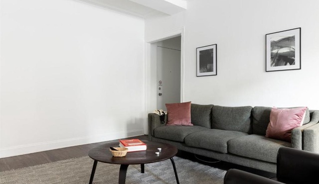 FRONTDESK Refreshed 1BR Apt in Hyde Park