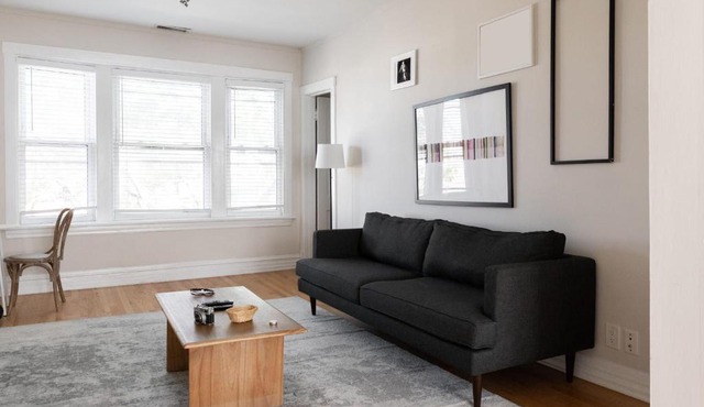 FRONTDESK Revamped 1 BR Apt with Laundry and Lake View