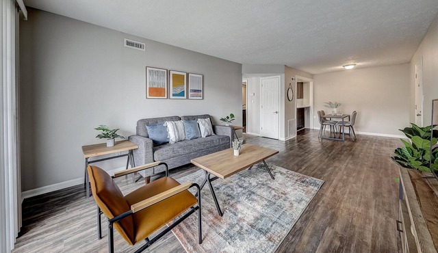 Frontdesk | Roseland 1 BR Close to ND