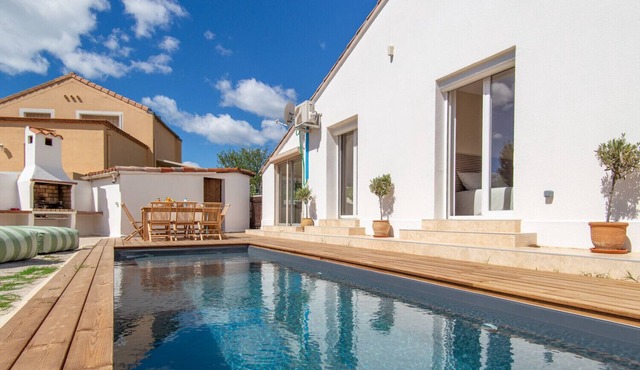 Frontignan, Villa Bianca, pool and garden