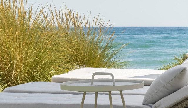 Frontline 6 BDRM Luxury Villa w Beach Access