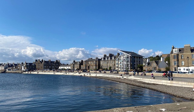 Frontline sea view first floor apartment with balcony and lift.