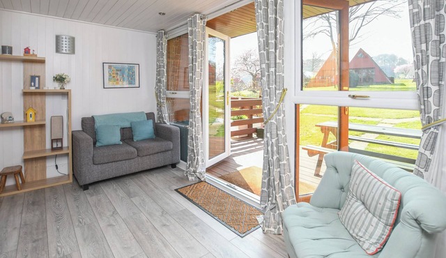 FRONTLINE Stylish Coastal Chalet 11 with Sea Views