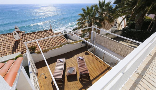 FRONTSEA Terraced House Only Families