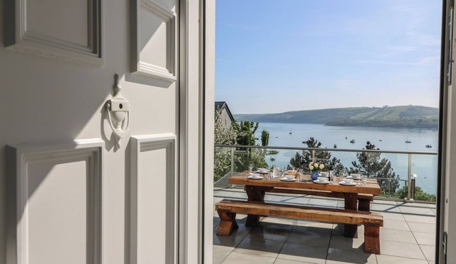 FRONWIG, pet friendly, luxury holiday cottage in New Quay