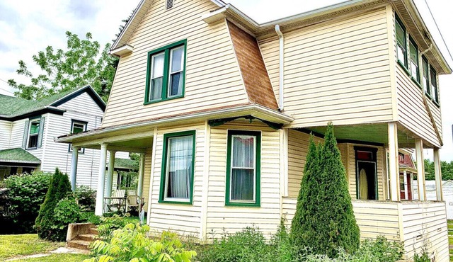 FROSTBURG-House-GuestRoom-A