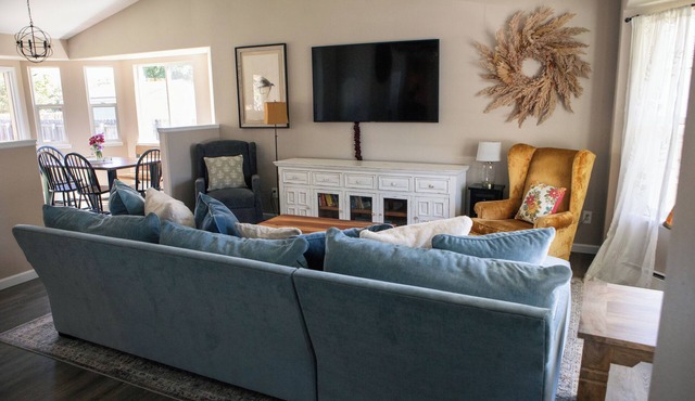 Fruita Getaway - Hot Tub, Pet Friendly, Fenced Backyard, Central Location