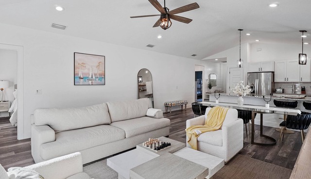 Fruitville Haven - Cozy KING Bed/Free Wi-Fi