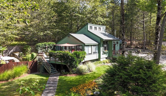 Frye Island Retreat: Steps to Beach 6 + Spectacular Private Backyard & Patio