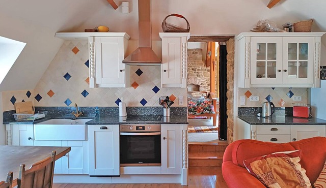 Fryer Apartment - Dinan, Brittany. Characterful Riverside Apartment