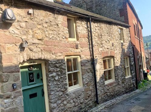 Fryers Cottage Wirksworth, a traditional yet stylish 2-bedroom Peak District cottage