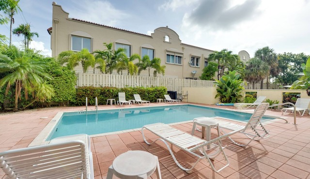 Ft Lauderdale Area Condo - Walk to Beach & Shops!