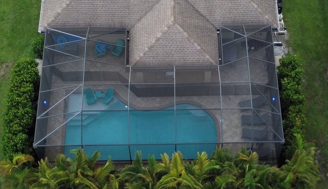 Ft Myers-Lehigh Acres/Saltwater Electric Heated Pool + 3 Waterfalls/Hot Tub