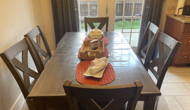 Ft. Sill-5 miles/Pet Welcome/11-Guests/4-BDR/5-QBED/2-FBA!