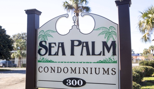 Ft Walton cozy condo w/on-site pool. Near beaches