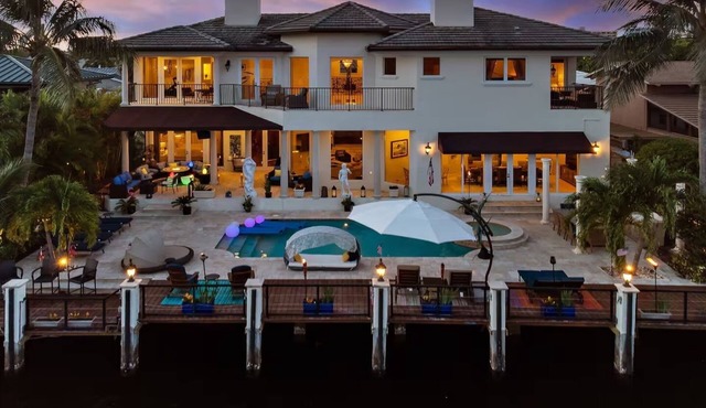 FTL lux Mansion - Pool - Close to beach.