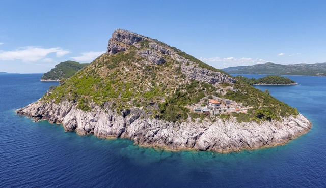 Fulfill a dream for you and your family and spend unforgettable vacations in privacy and with fantas