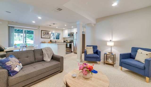 Full 1BR Suite w/Entry - 5 Min to Edmonds Beaches