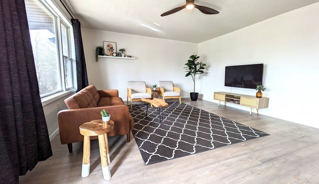 Full 3-bedroom house with entertainment room. 5 minutes to FLW front gate.