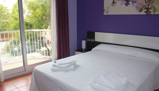 FULL APARTMENT OUTSIDE 20 'FROM BARCELONA. HUTB-017731.