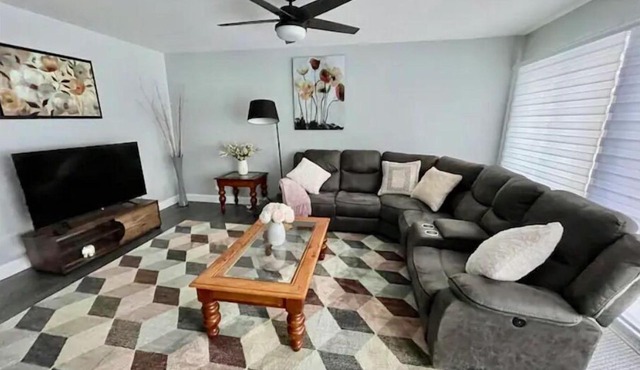 Full apartment, quick access with 40 Highway and 15 Highway. Free Parking