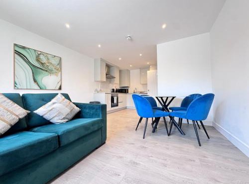 Full Apartments Near Heathrow-Neat M4-Near Shops-EV charge possible