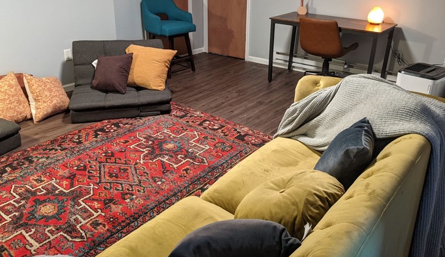 Full apt with private entrance, off street parking, HUGE backyard! close to Ark!