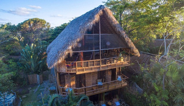 Full beachfront resort of 16 bedrooms, with large treehouse, perfect for parties