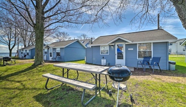 Full Cabin: 21 Steps to the Lake! PET FRIENDLY!
