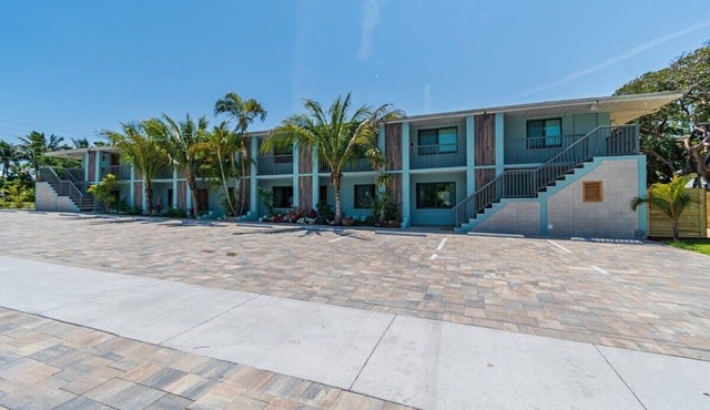 Full complex, 8 Separate 2 bedroom 1 bath units