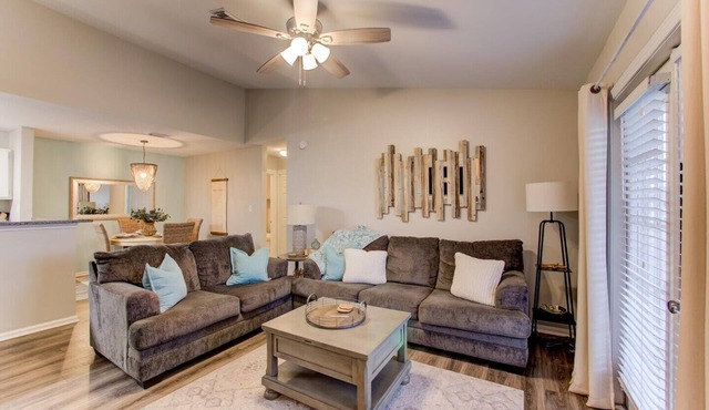 Full Condo w/Pool & Gym, Sleeps 4