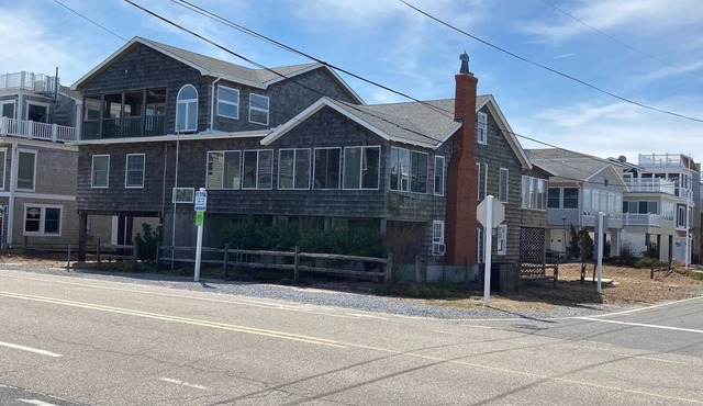 Full Cottage in Bethany Beach - Directly across from the beach entrance!