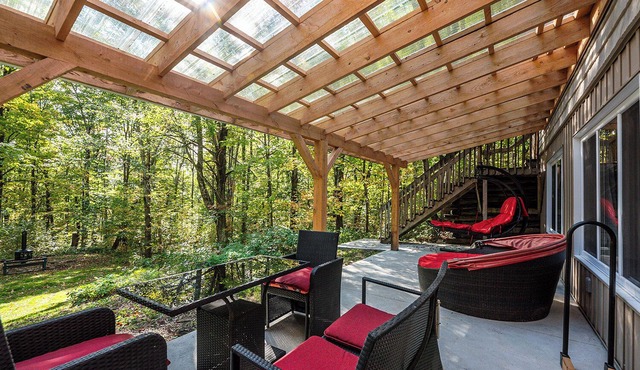 Full cottage on private road near everything! Made to measure pricing offered!