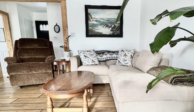 Full Cozy & Modern Bungalow in a quiet neighbourhood
