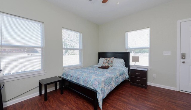 Full Cozy Studio w/Private Bath - C