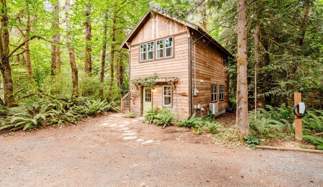 Full Creekside Duplex Near Seattle Ferries