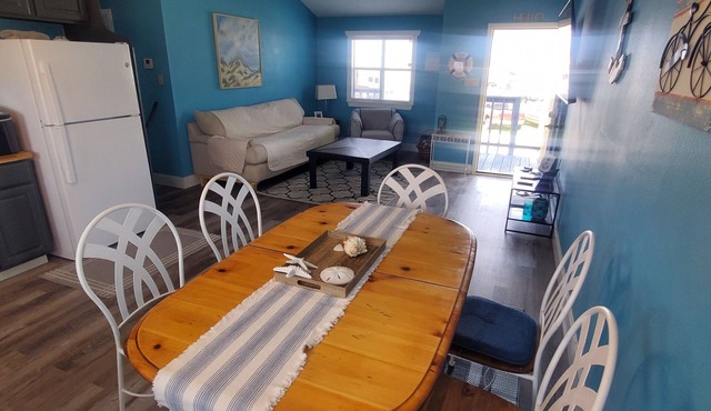 Full Duplex - 4 Bedroom - 4 Bath - 2 Kitchens - Golf Cart Zone - Pets OK