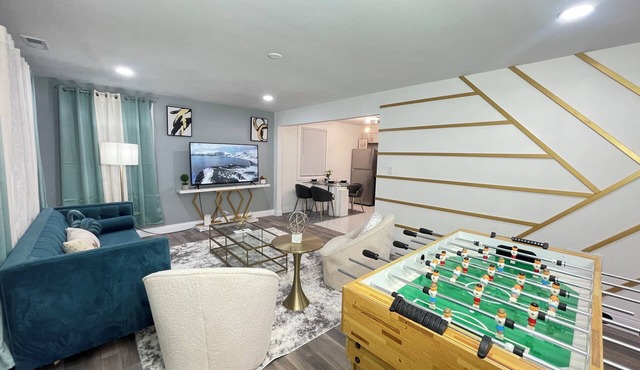 Full entire cozy home + Free Wi-Fi + Free parking + Central area