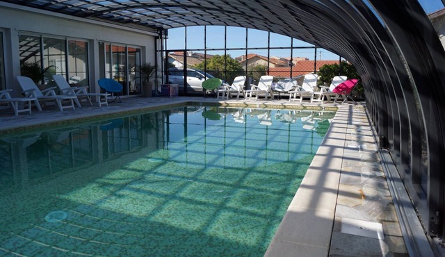 Full equiped studio 4 people, walking distance of beach and shops ,swimming pool