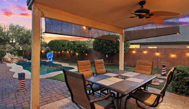 Full family friendly house w/private pool and pizza oven!