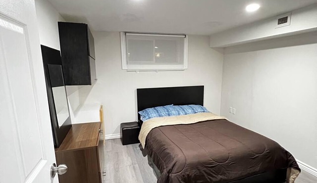 Full Furnished Freshly renovated cozy basement 5 minutes to Upper Canada Mall