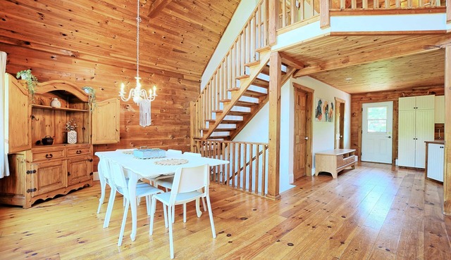 Full Guest Suite at L’Auberge des Collines, Wakefield QC