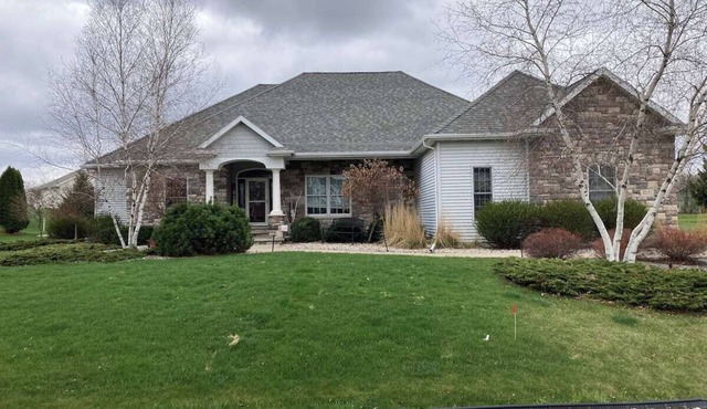 Full Home for Rent. 15 minutes to EAA Grounds, in a quiet neighborhood.