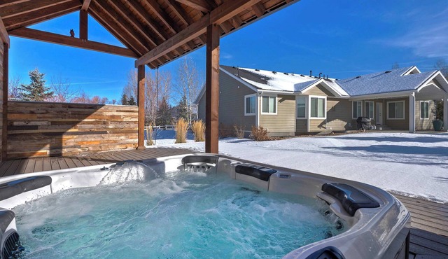 Full-Home Rental in Francis! 25min to Ski Resorts and Main St.
