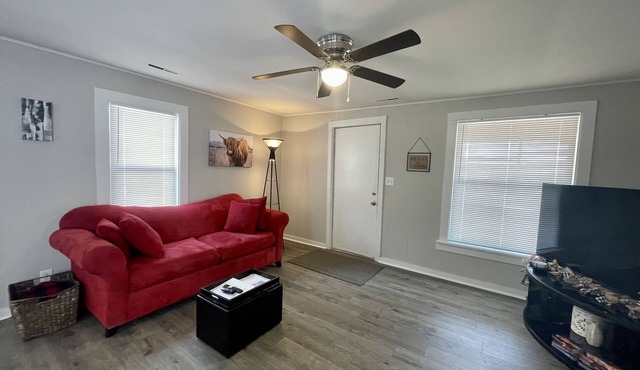 Full home short walk to Memorial stadium, Hawks field, Railyard & Pinnacle arena