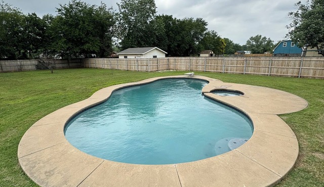 ¡FULL home with 2 KING beds and a pool!
