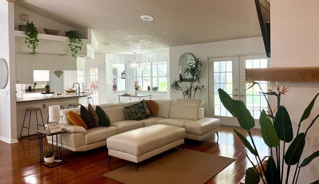 Full house 3bedrooms 2bathrooms spacious back yard and a beautiful views to Lake