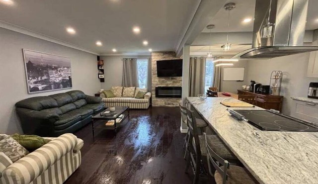 Full House - 5 Bed, 2 Bath