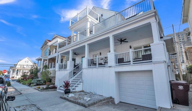 Full House Beach Block Sleeps 26 Ocean views