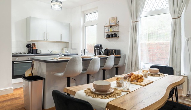 Full House By the beach, 10 minutes from Swansea City Centre